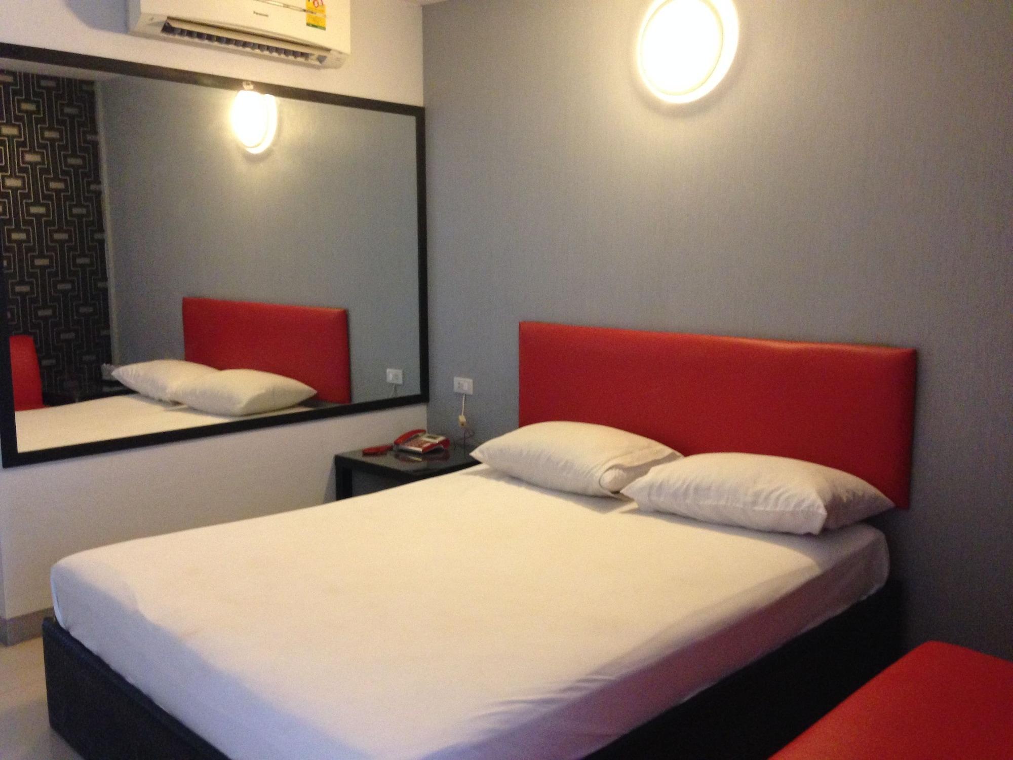 Varios Natpob Sleep Station Motel