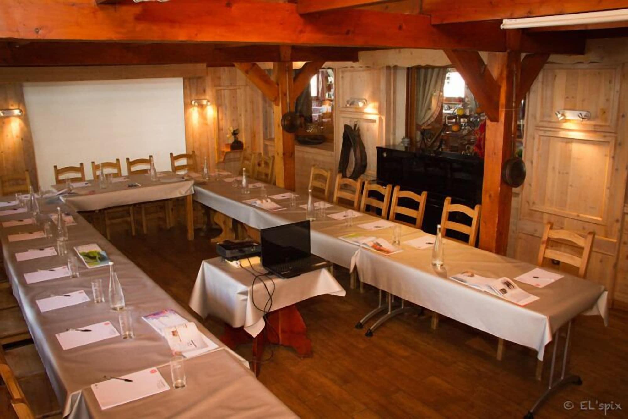 Sala de Reuniones Hôtel Les Escondus