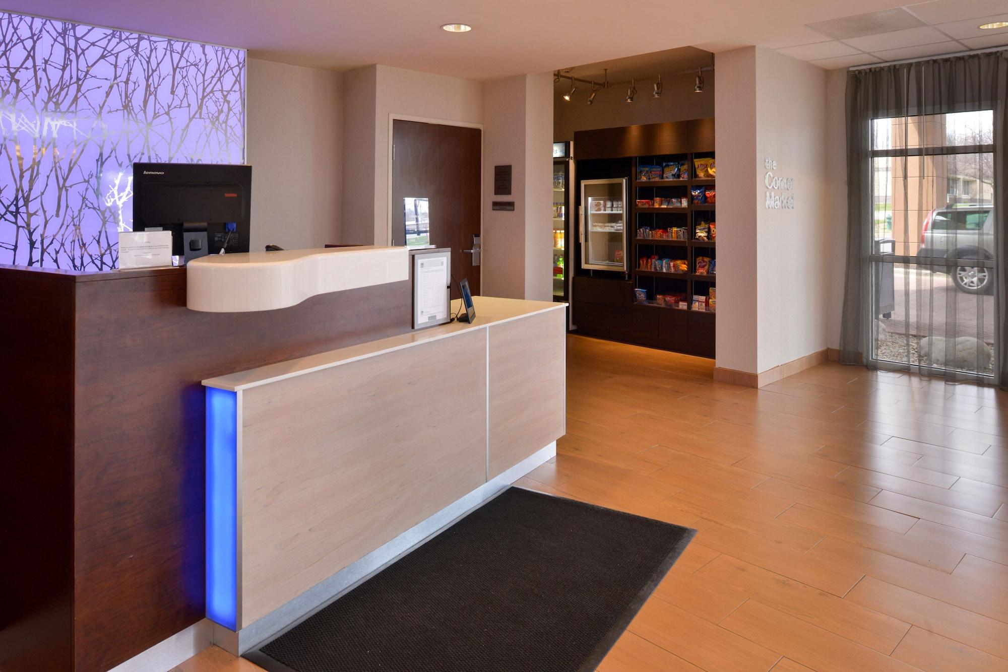 Vista Lobby Fairfield Inn & Suites Cedar Rapids