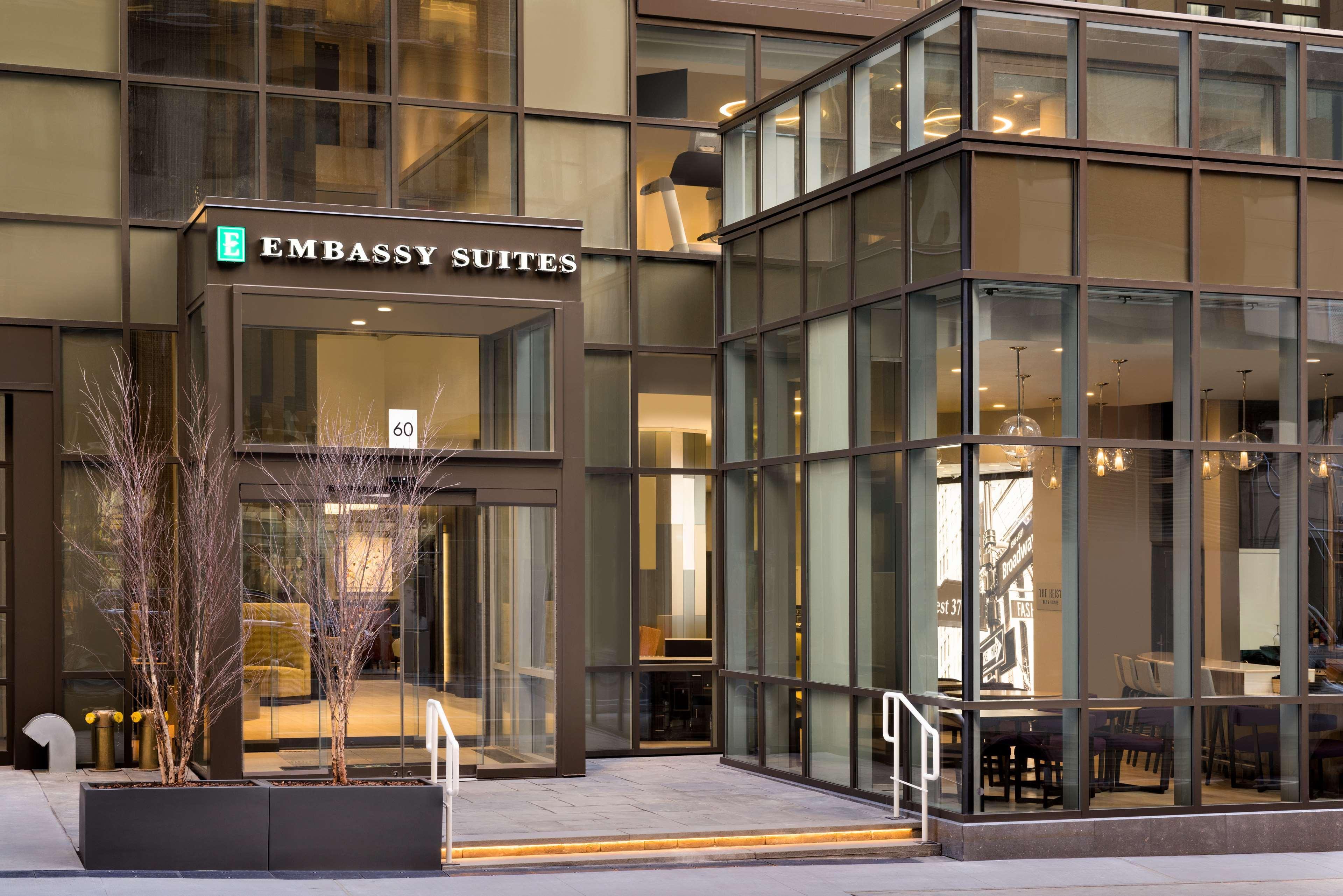 Vista Exterior Embassy Suites by Hilton New York Manhattan Times Square