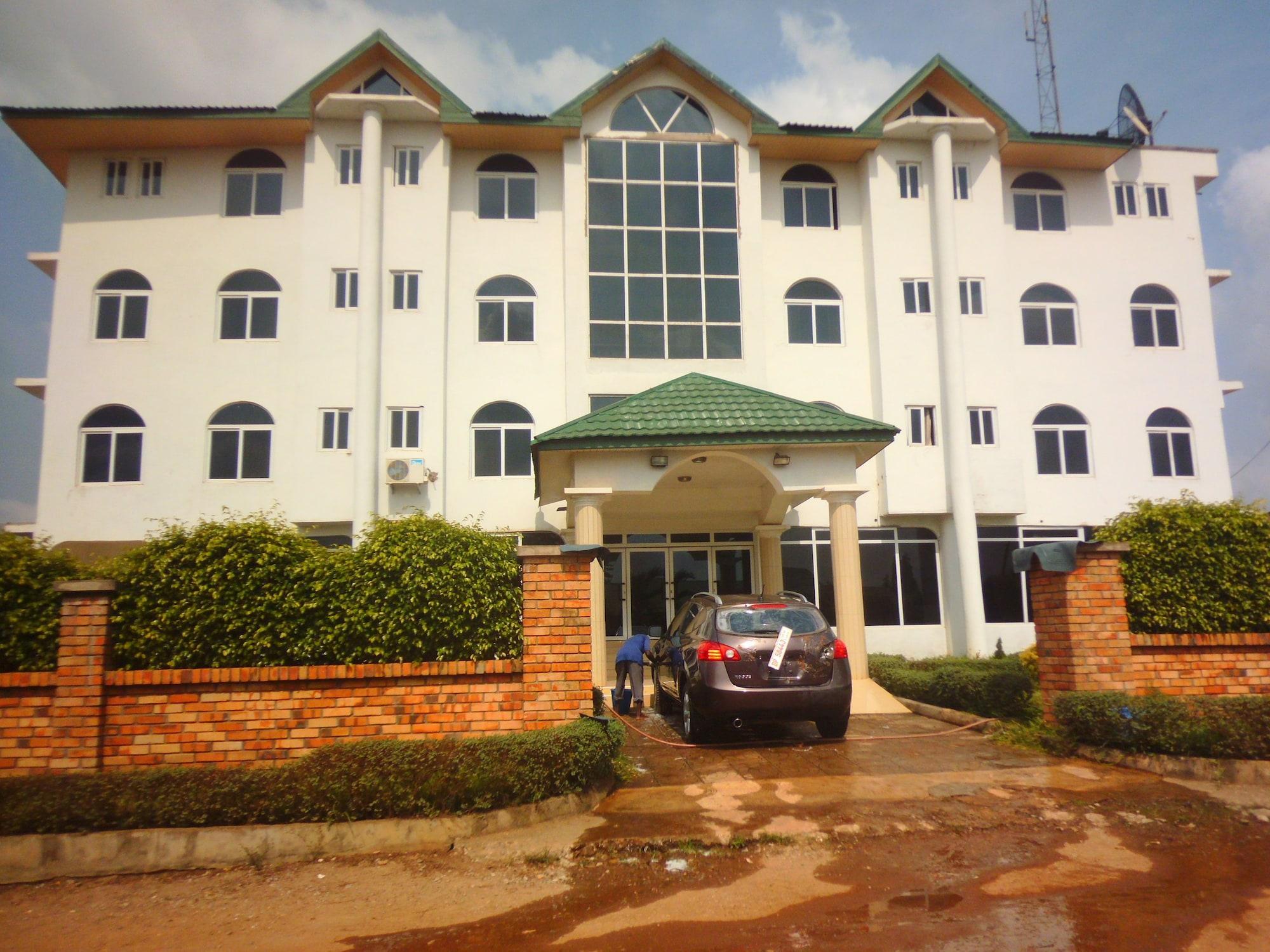 Vista Exterior Wadoma Royale Hotel