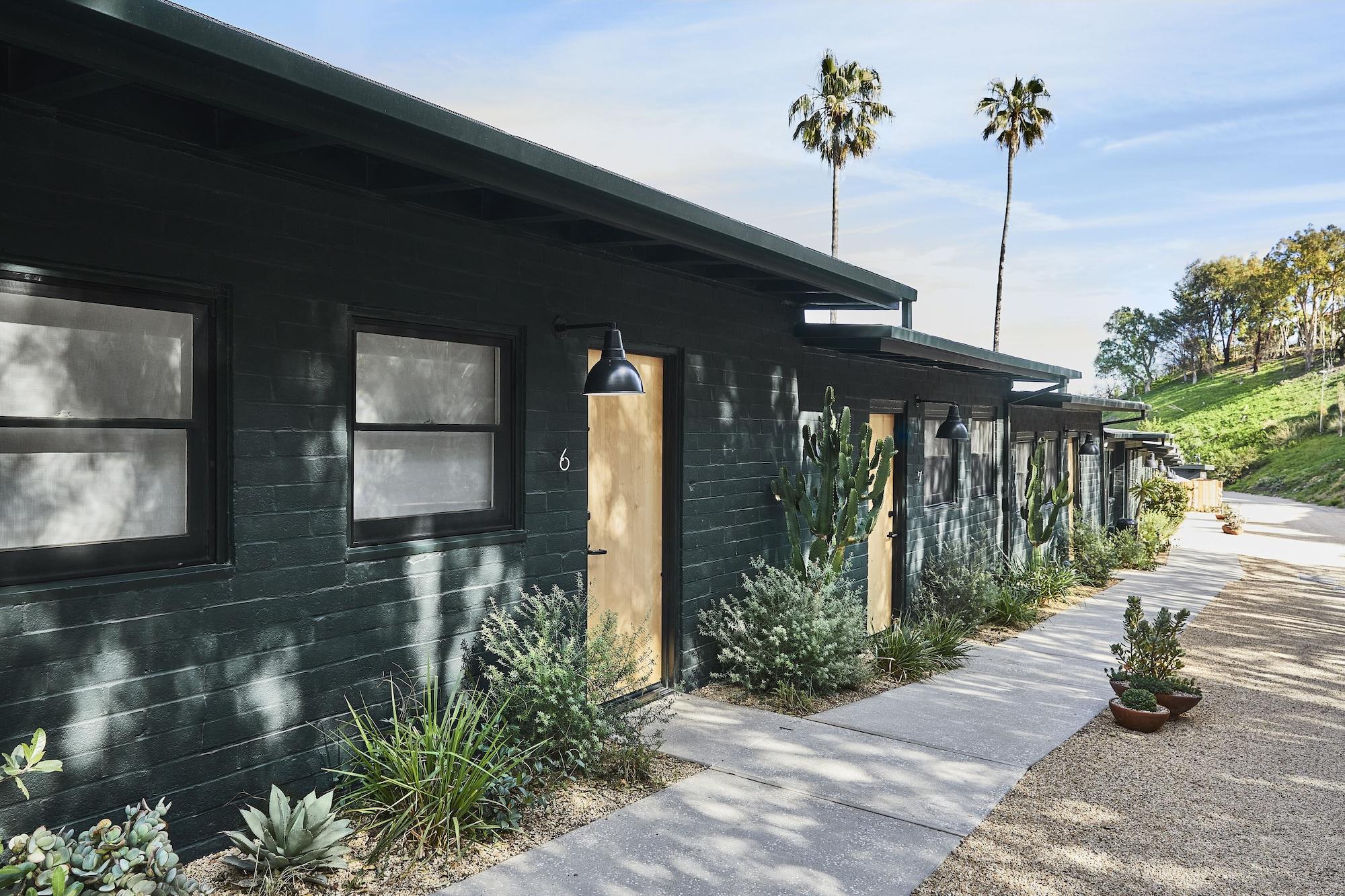 Vista Exterior Hotel June Malibu