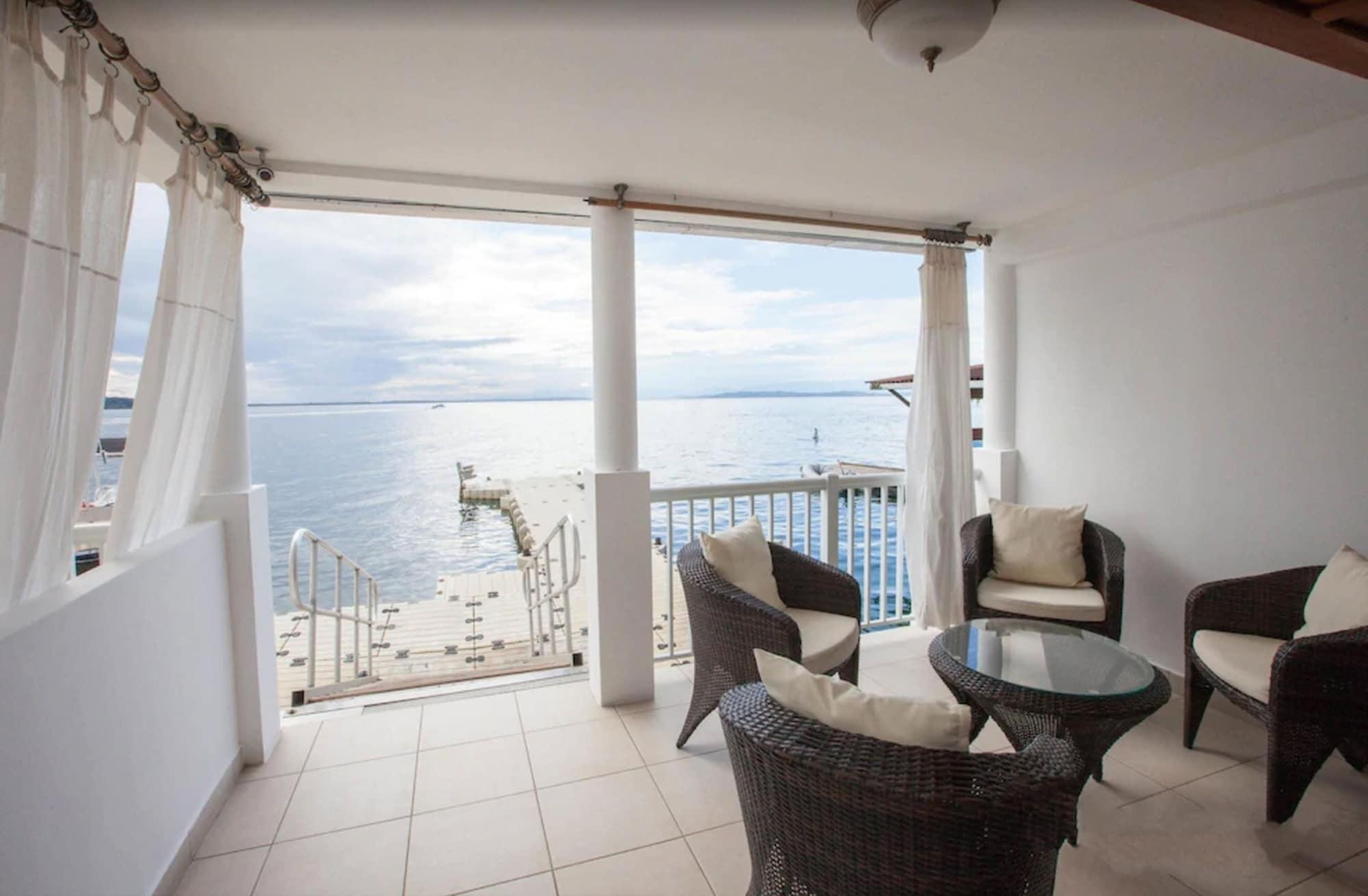 Vista Lobby Tropical Suites