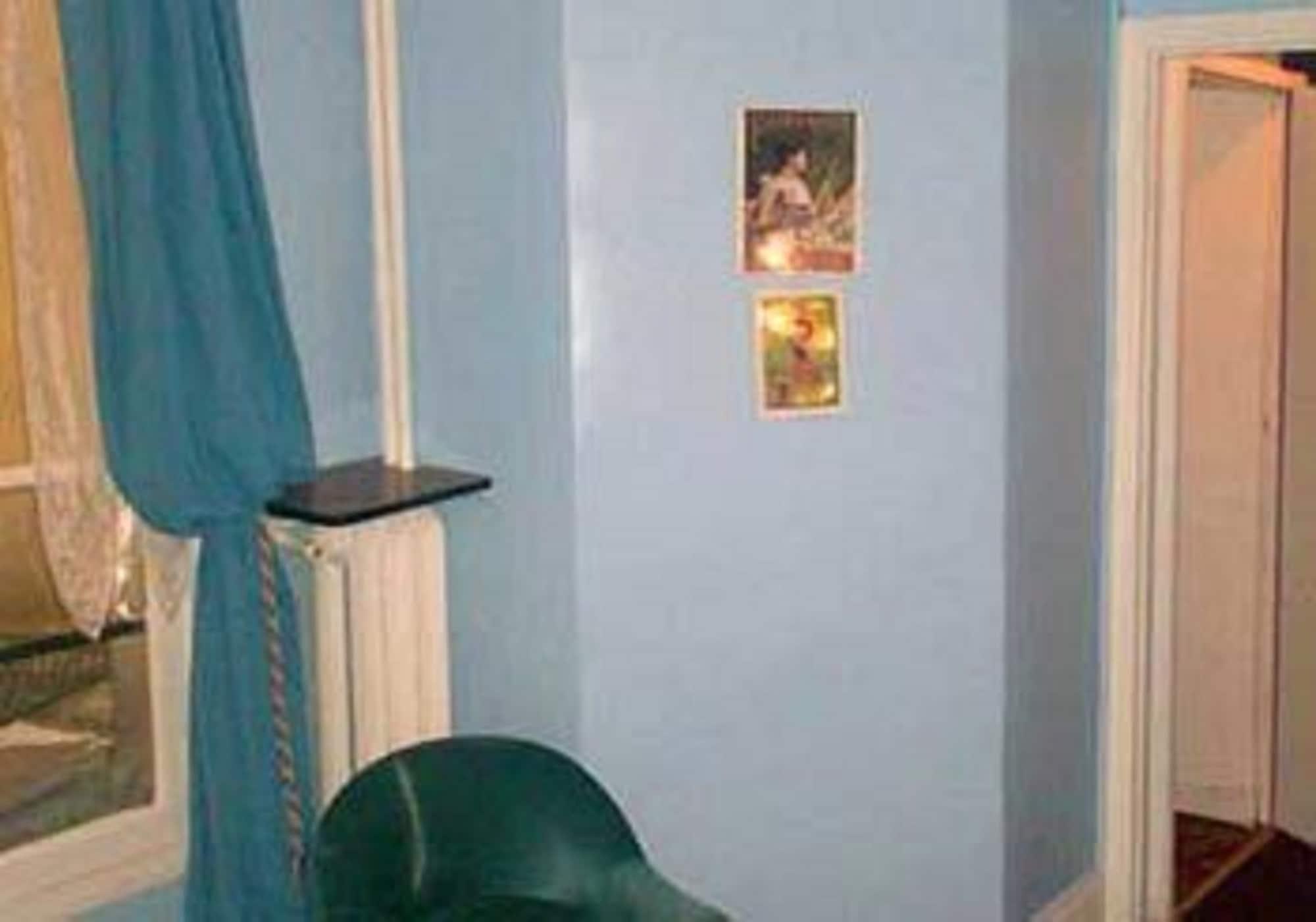 Vista Exterior Hotel de Lille - Louvre