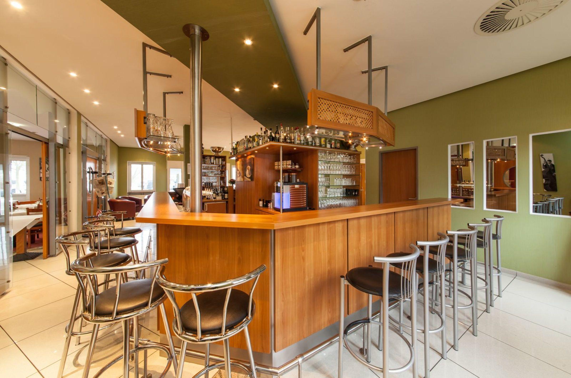 Bar/Salón Garner Hotel Cottbus Sud by IHG