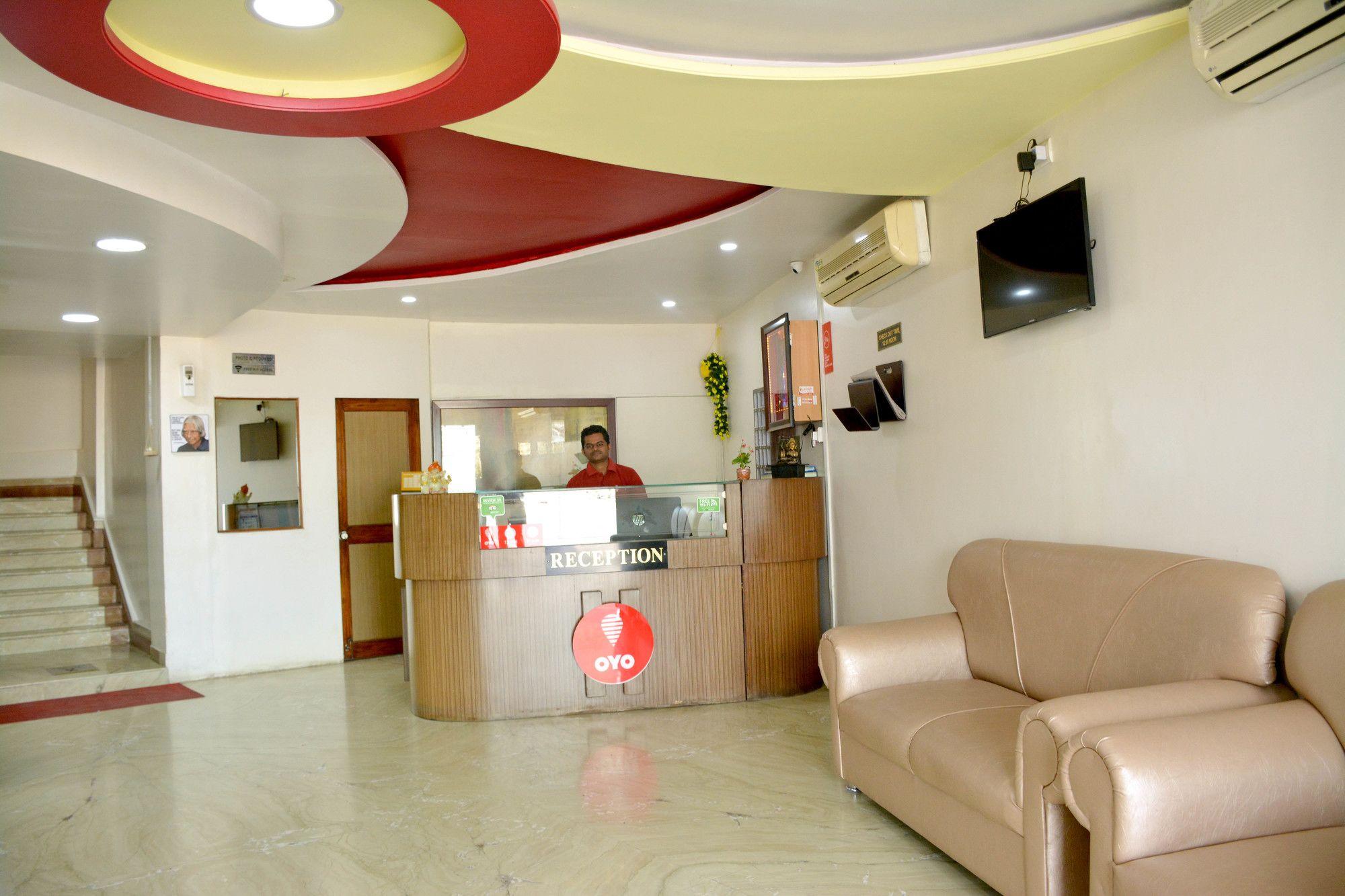 Vista Lobby OYO 8244 Hotel Bliss Executive