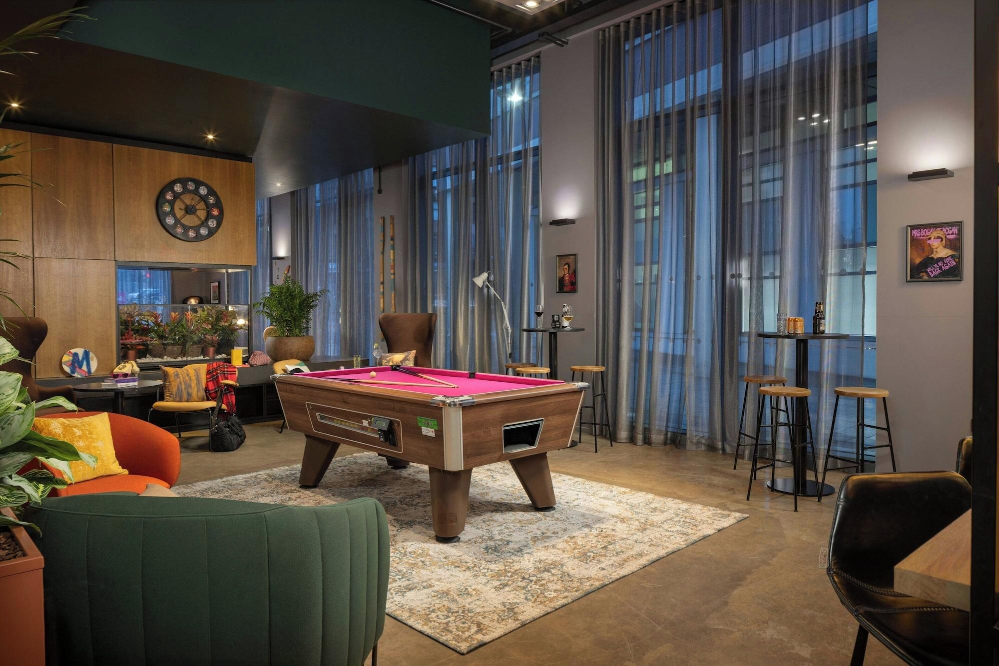 Vista Piscina Moxy Glasgow Merchant City