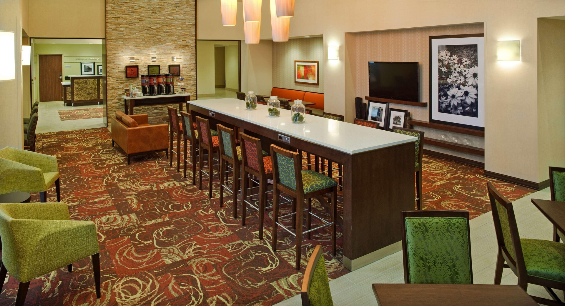 Vista Lobby Hampton Inn & Suites Pittsburgh/Waterfront-West Homestead