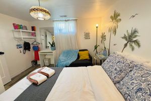 Alojamiento - Sunrise BnB with Free Parking