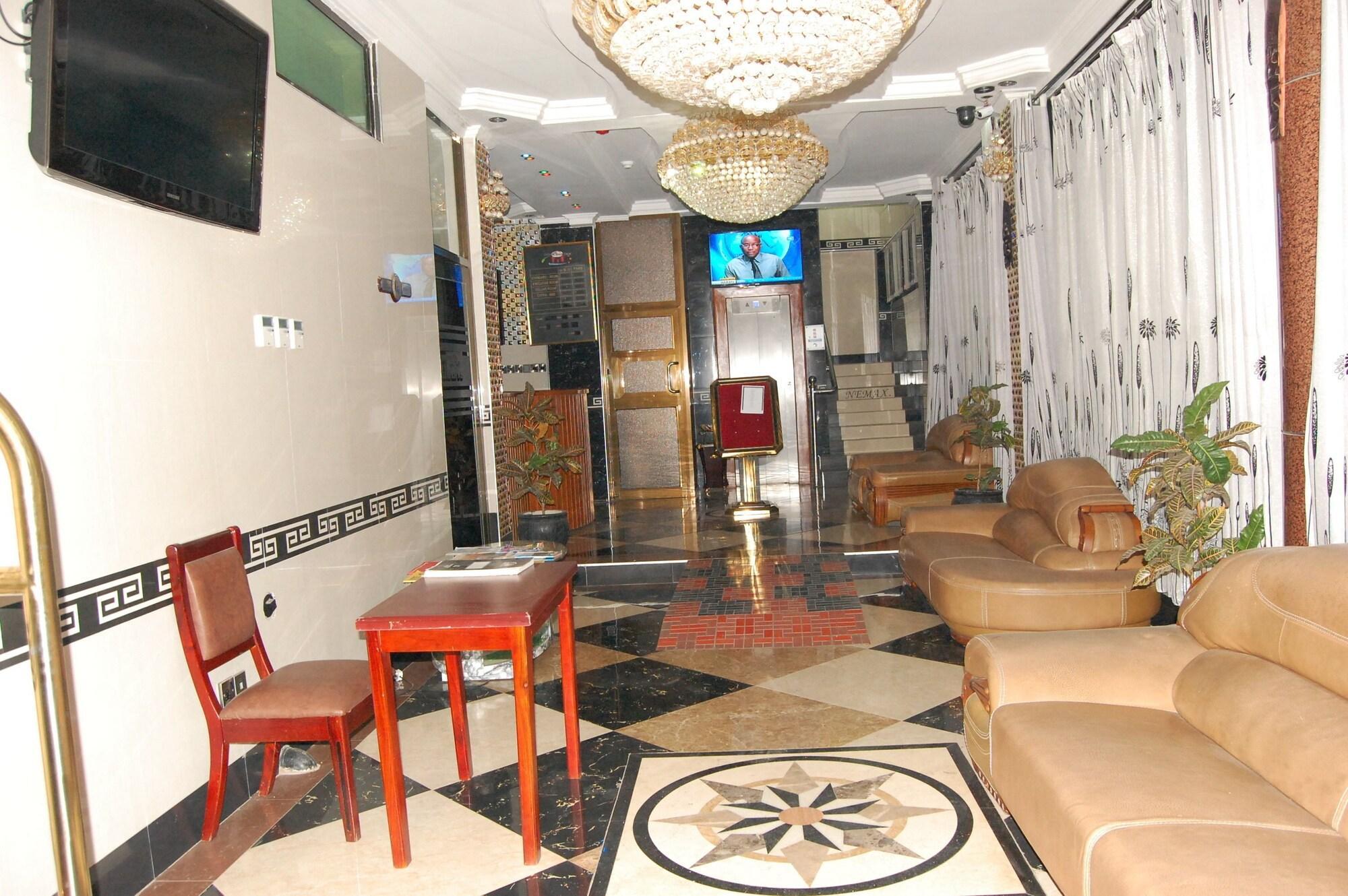 Vista Exterior Nemax Royal Hotel