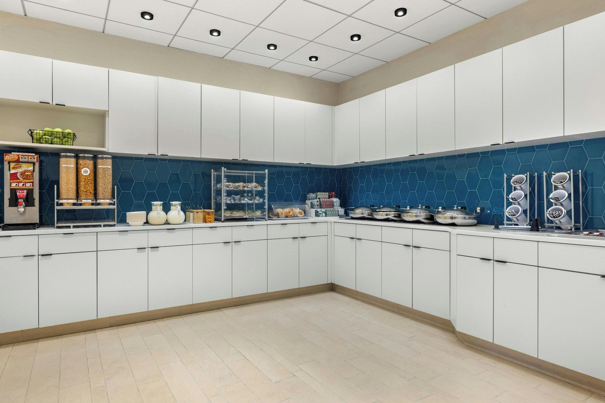 Restaurant Residence Inn New York The Bronx At Metro Center Atrium