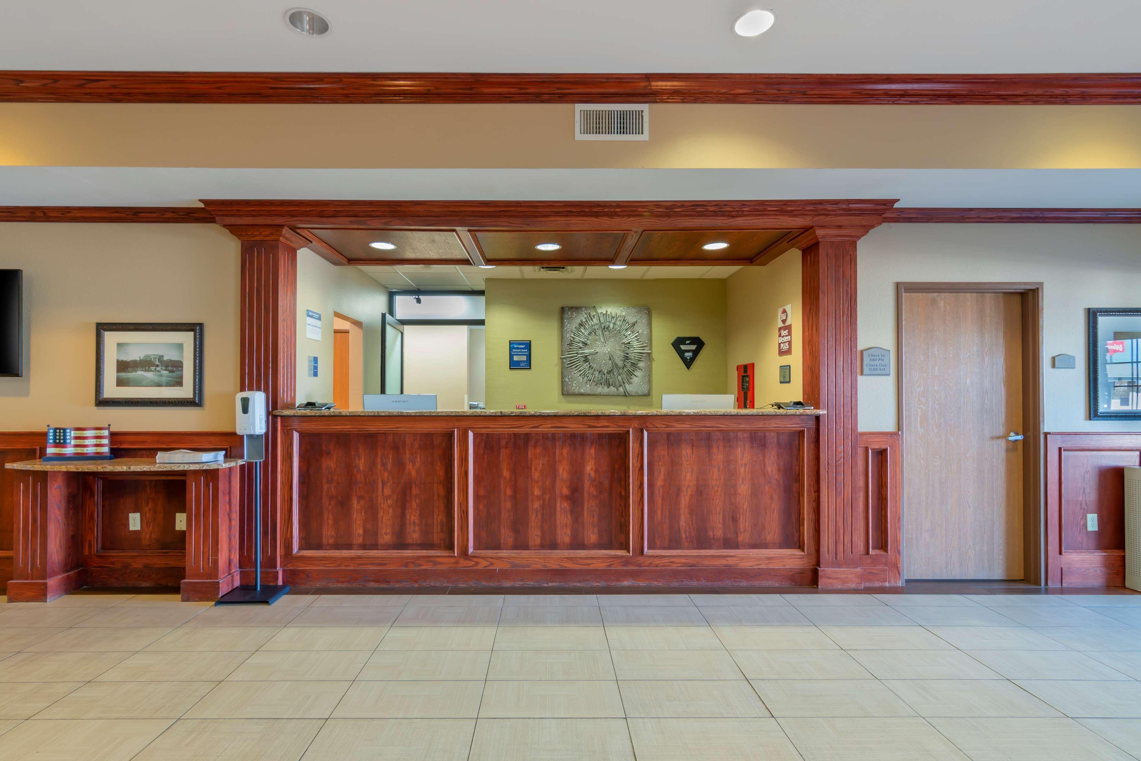 Vista Lobby Best Western Plus Butterfield Inn