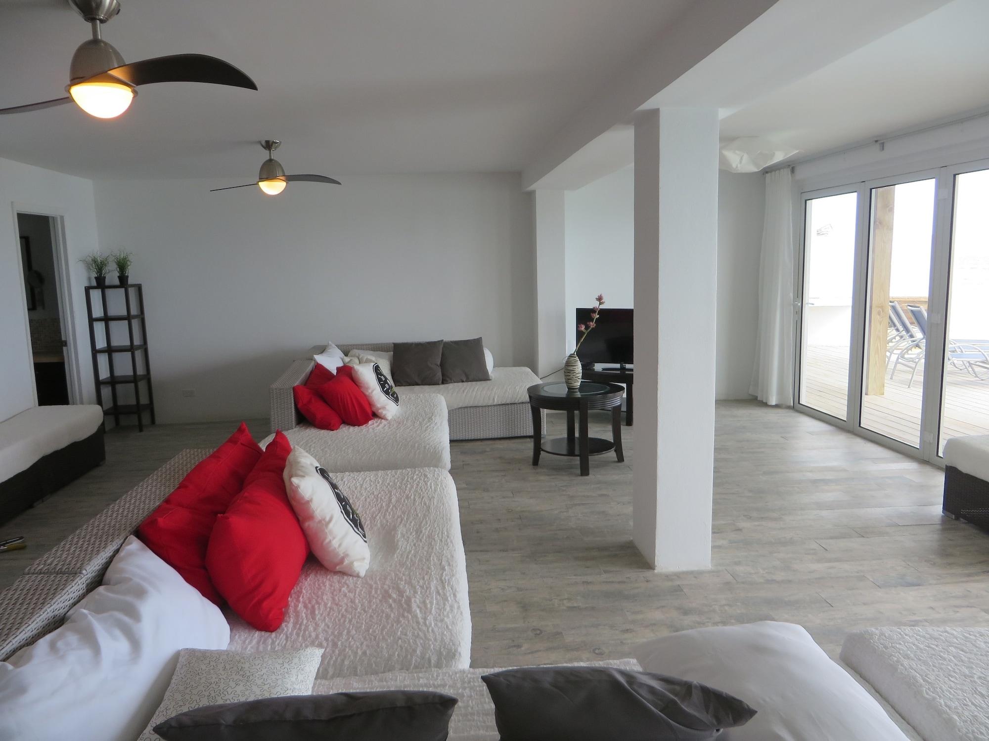 Vista Lobby BahaSea Backpackers