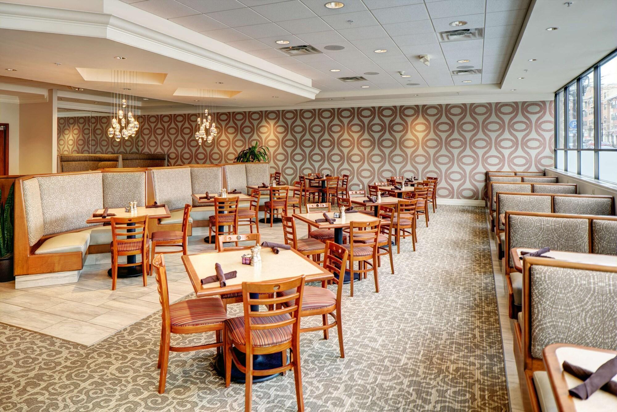 Restaurant DoubleTree by Hilton Milwaukee Downtown
