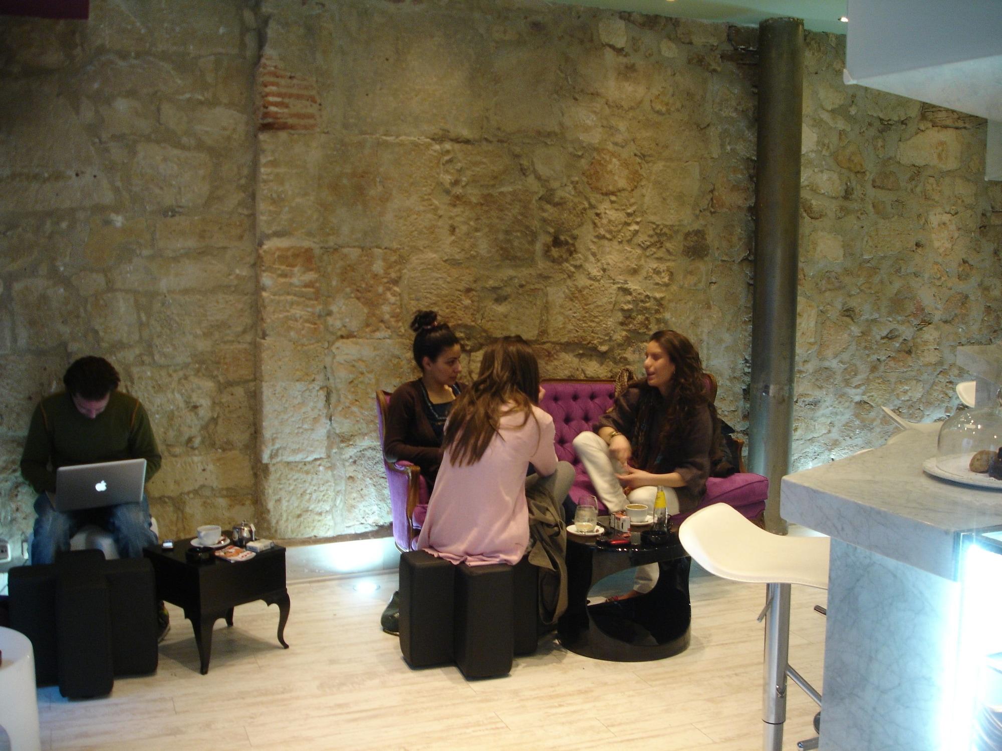Bar/Salón Revolutum Hostel