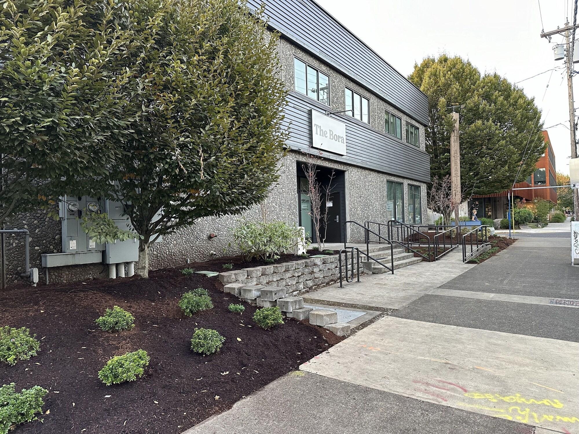 Varios Violet Suites PDX