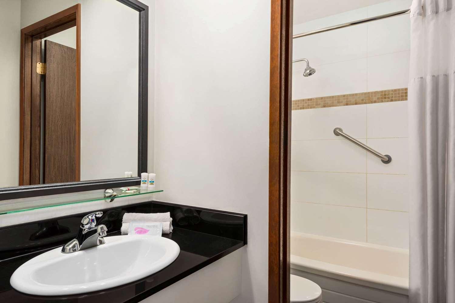 Habitación Travelodge by Wyndham Abbotsford Bakerview