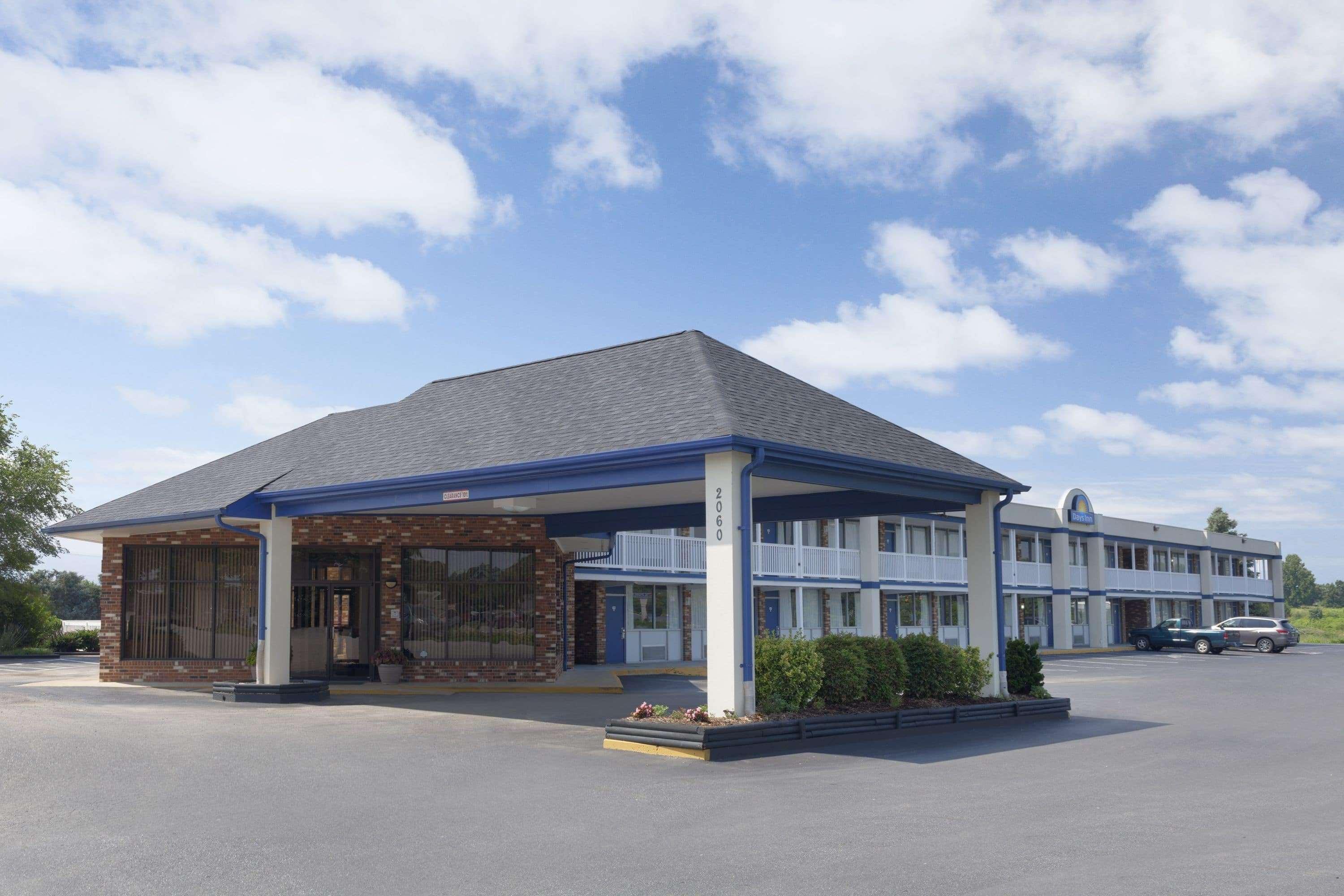 Vista Exterior Days Inn by Wyndham Waynesboro