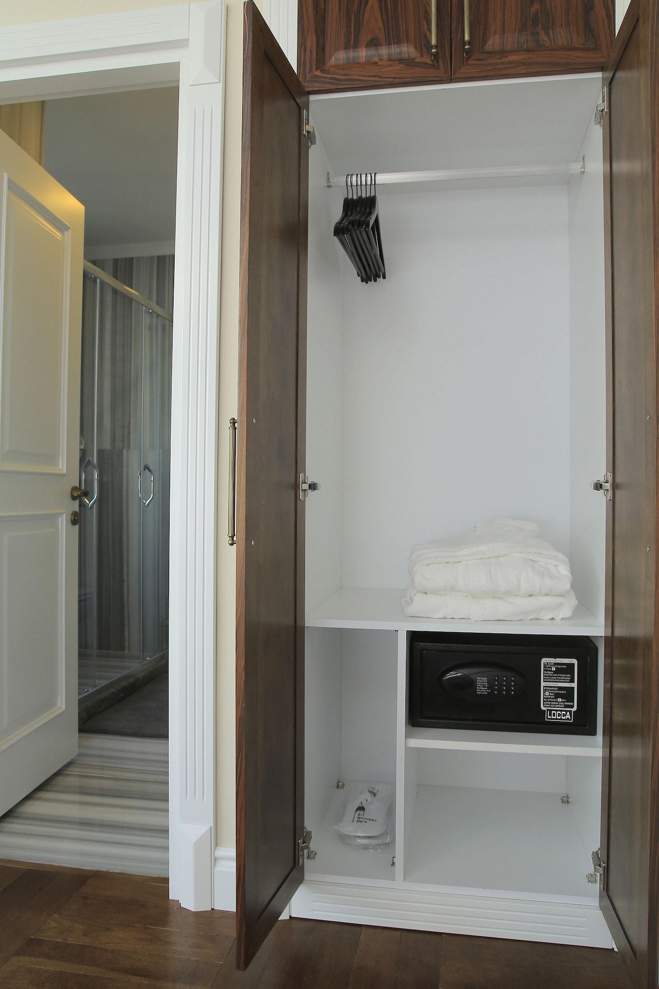 Set de Habitación Art Nouveau Pera