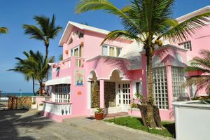 Alquiler Vacacional - Villa Flamingo; Sleeps 8. Waterfall, Oceanfront Pool, Hot Tub