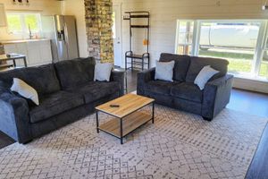 Alquiler Vacacional - Quiet 2 story Cabin on 32 acres near eleven point river