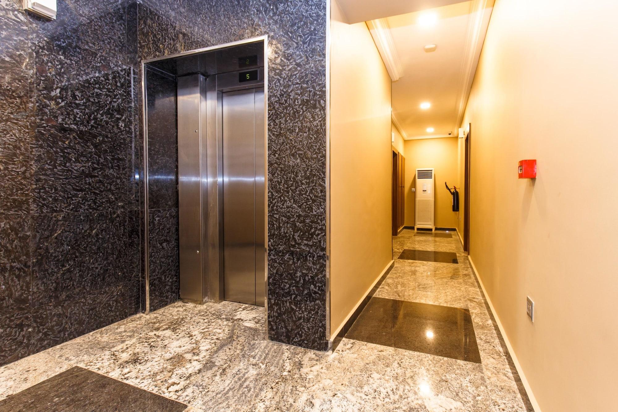 Vista Lobby Joygate Hotel & Suites