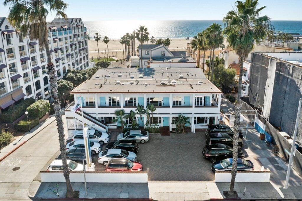 Varios Sea Blue Hotel