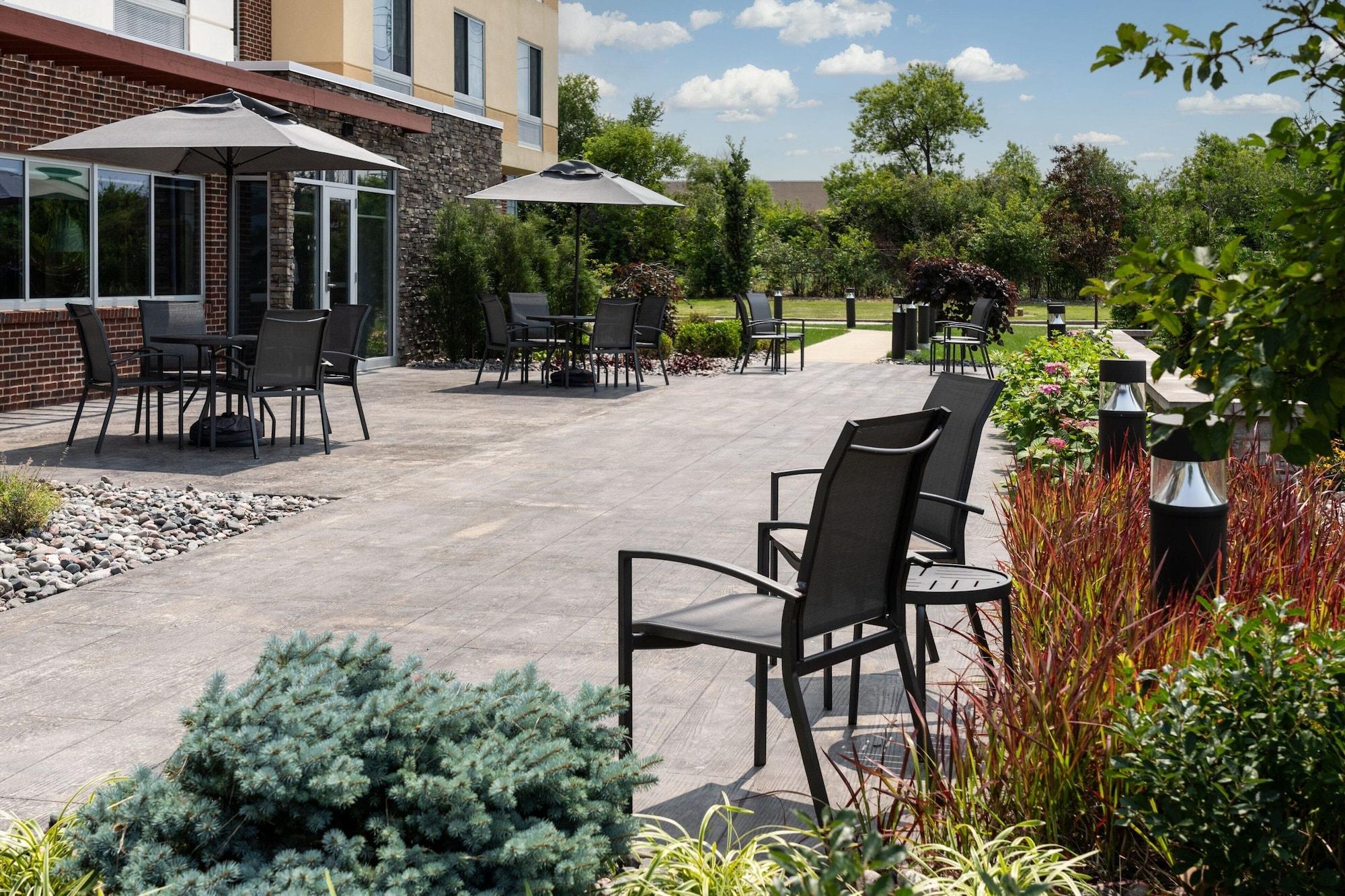 Vista Exterior Fairfield Inn & Suites by Marriott Cleveland Tiedeman Road