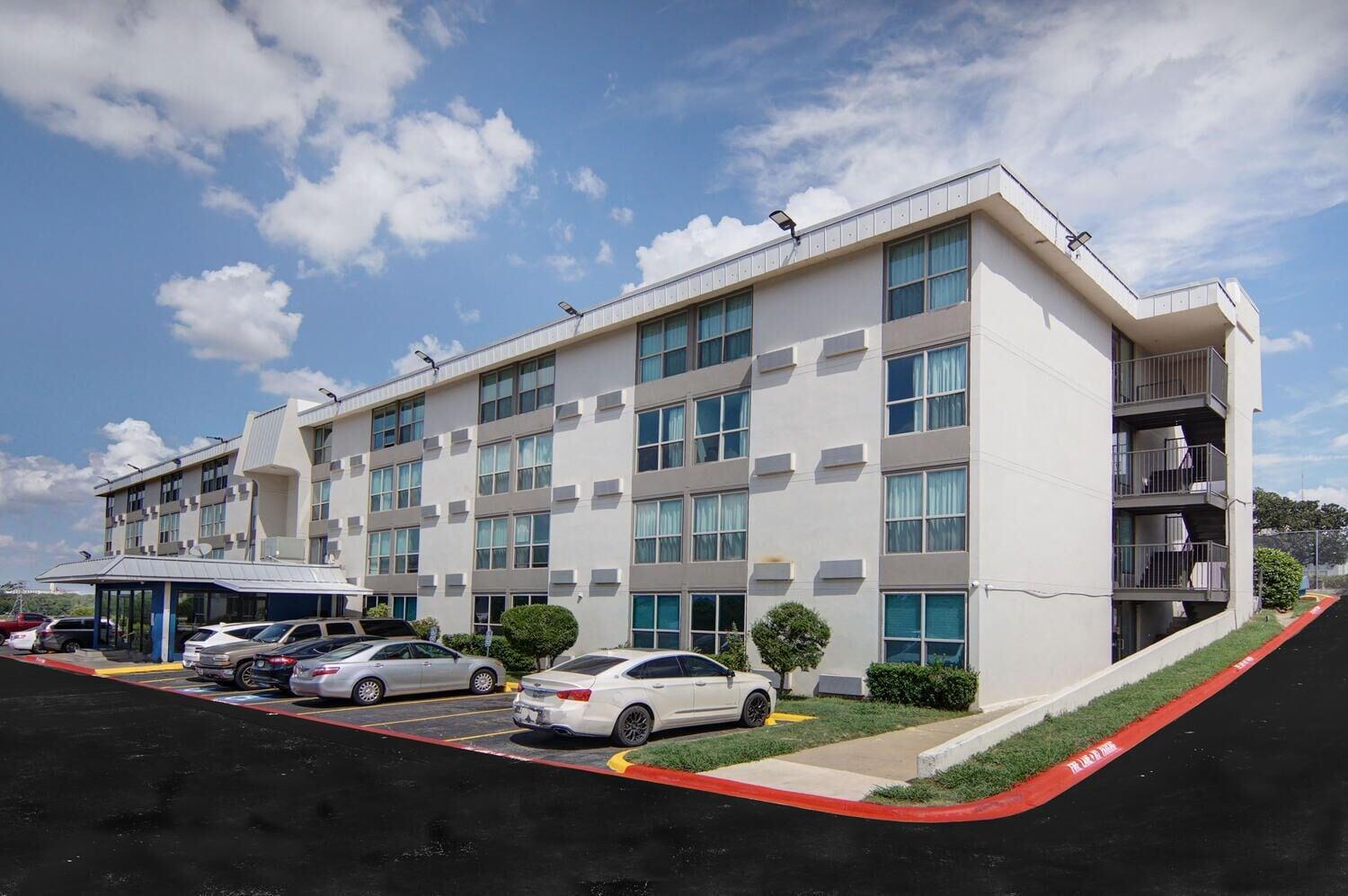 Vista Exterior Motel 6 Fort Worth, TX - Downtown East