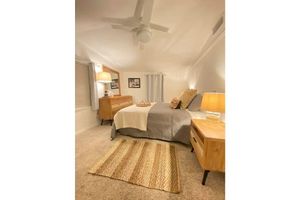 Alquiler Vacacional - 2BR “Old Florida” beach house 2nd floor