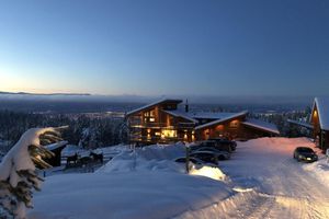 Alojamiento - Myra Canyon Lodge + Ranch
