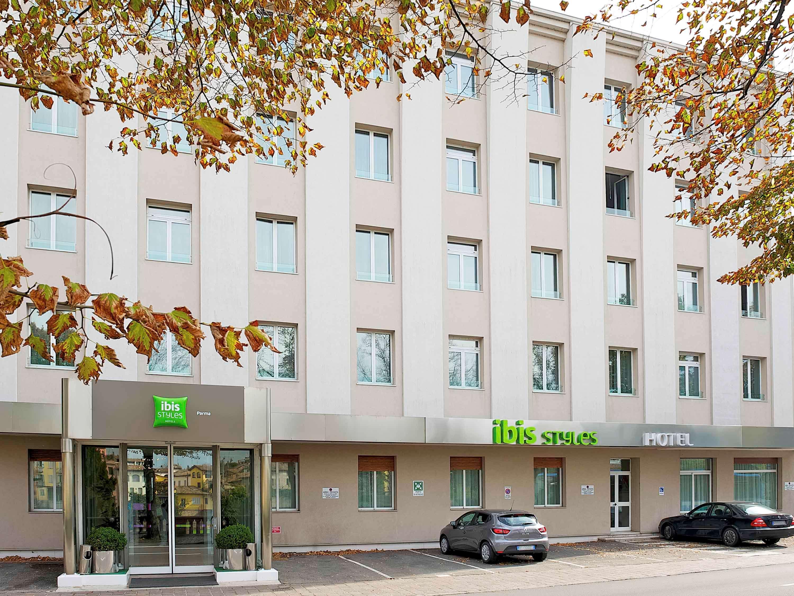 Vista Exterior ibis Styles Parma Toscanini
