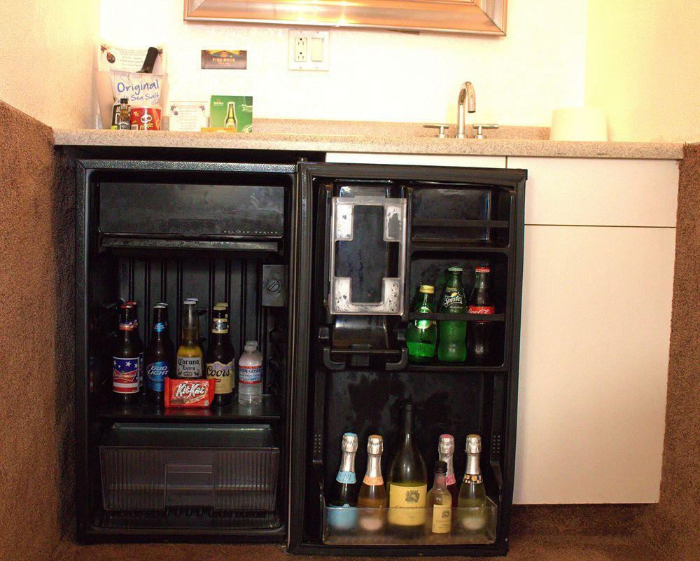 Vista Exterior Tradewinds All Suite Hotel