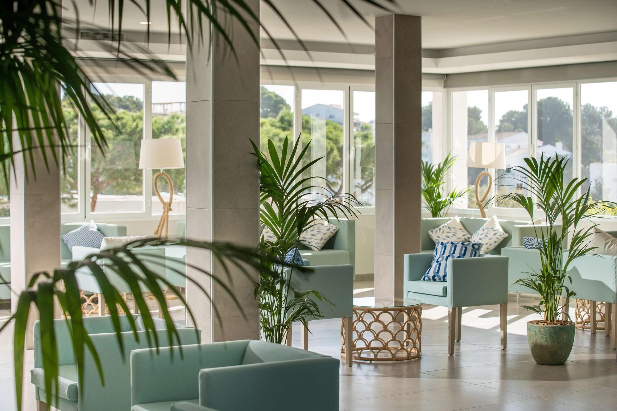 Vista Lobby MarSenses Ferrera Blanca Hotel Family