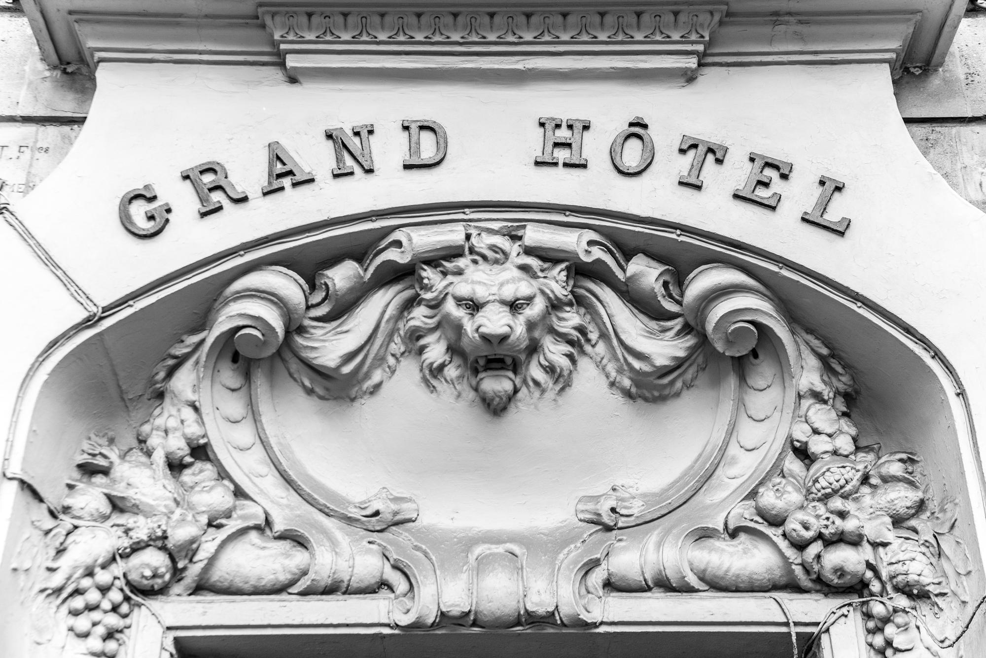 Vista Exterior Grand Hotel Clichy Paris