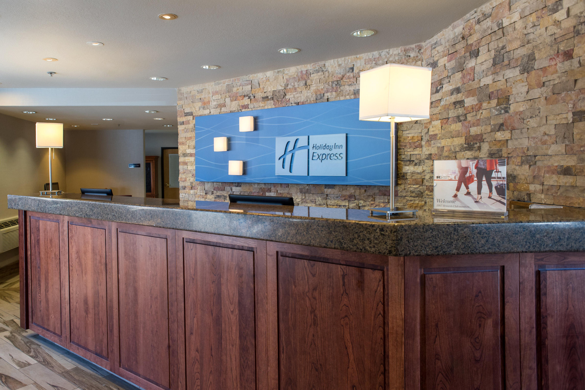 Vista Lobby Holiday Inn Express South Lake Tahoe by IHG