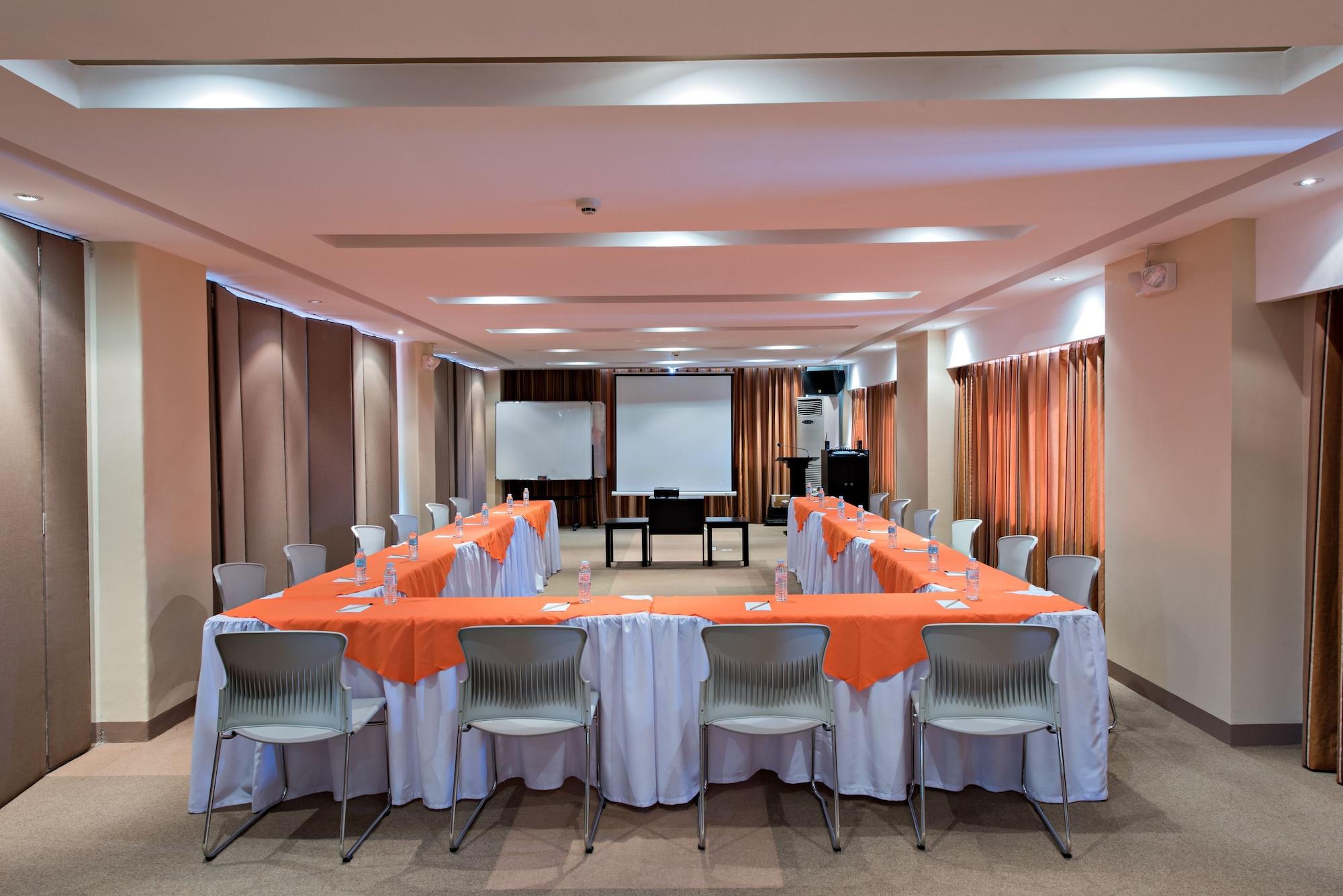 Sala de Reuniones Court Meridian Hotel and Suites