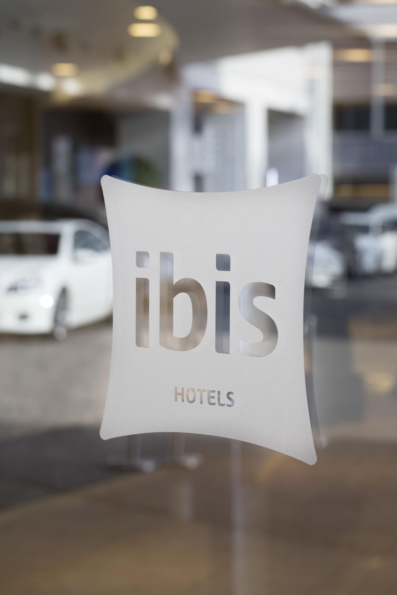 Vista Lobby Ibis Sydney Olympic Park