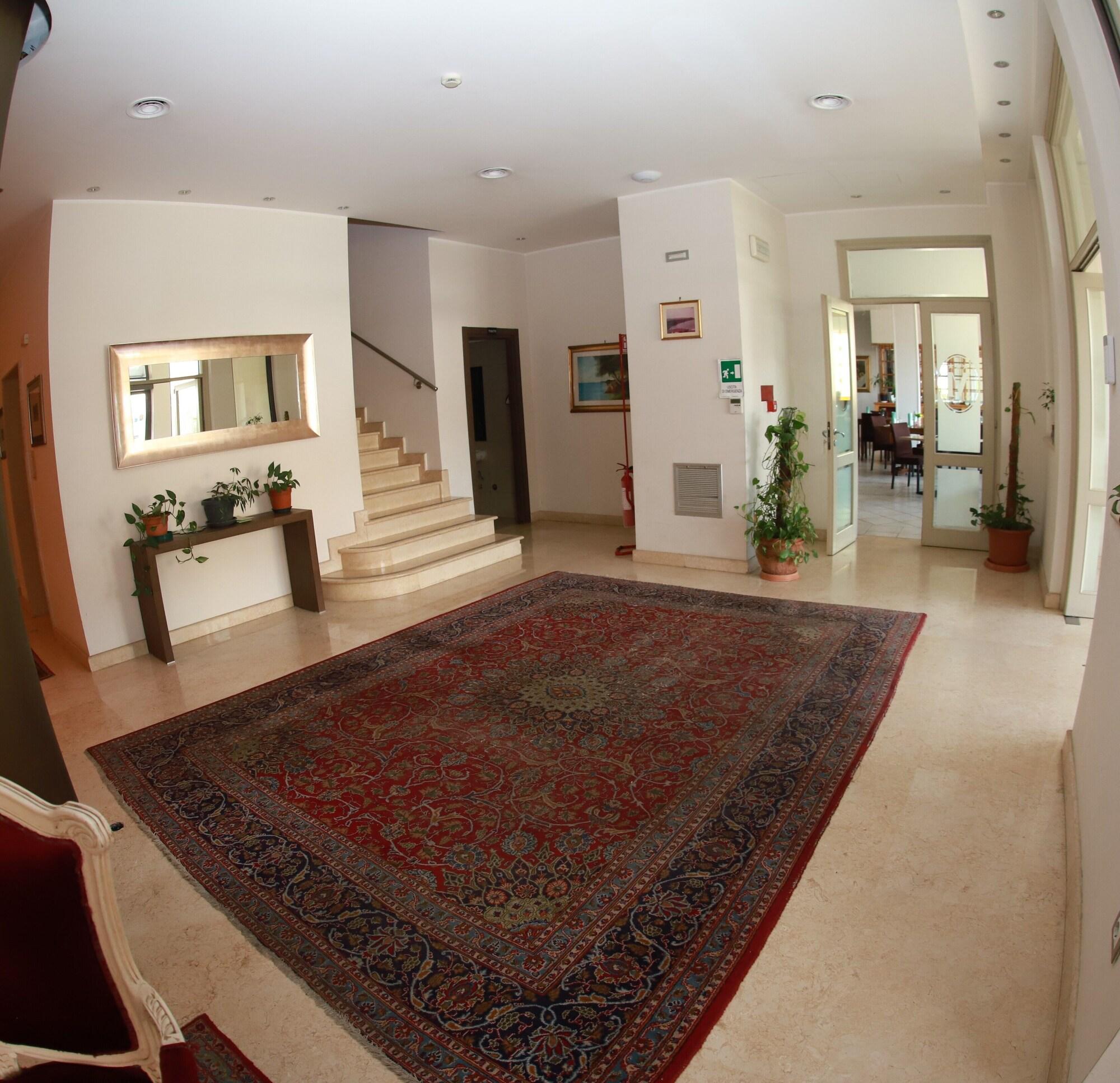 Vista Lobby Hotel Massimino