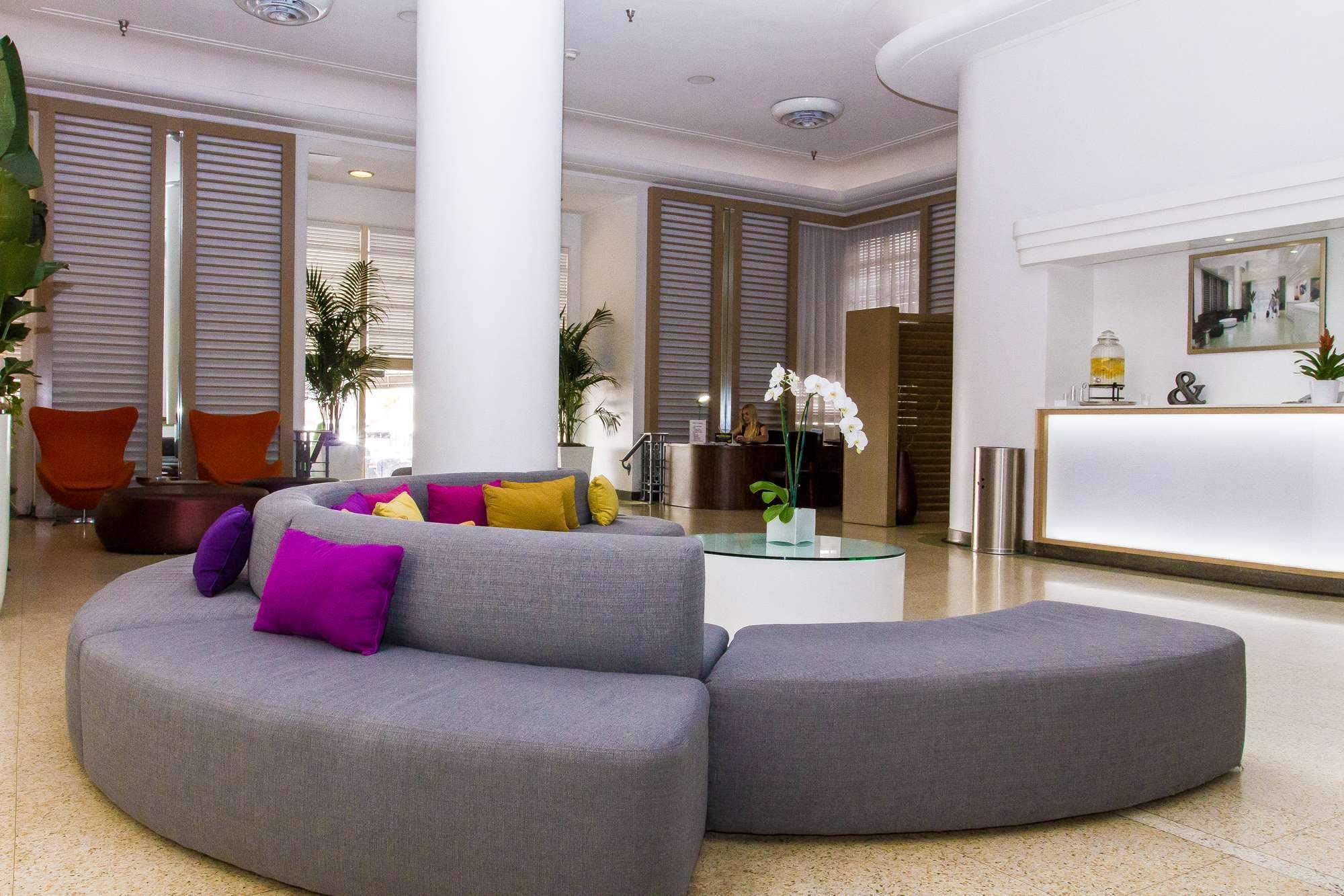 Vista Lobby Marseilles Beachfront Hotel