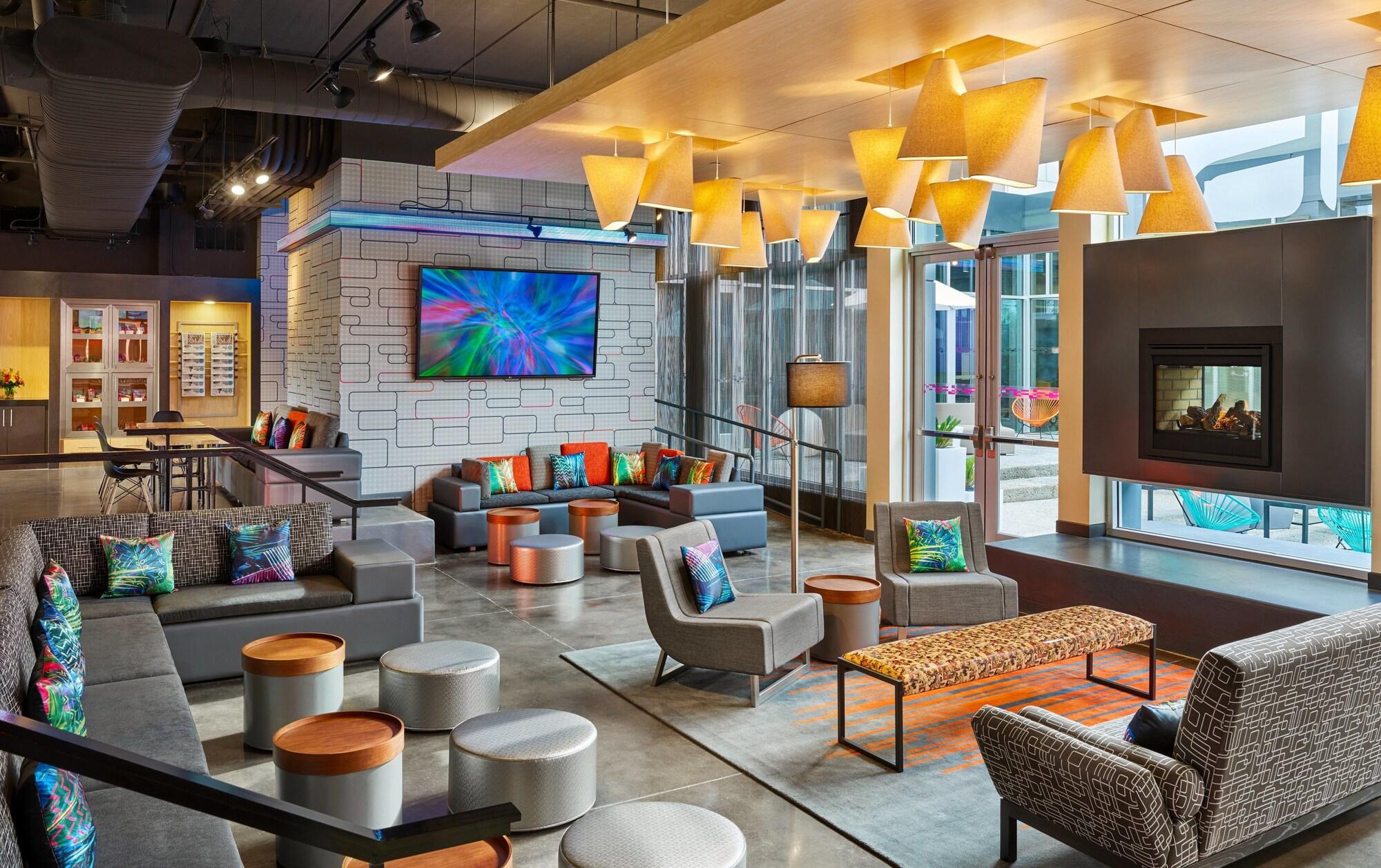 Vista Lobby Aloft Austin Northwest