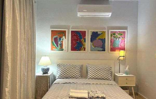 5 min walk to a beautiful beach and a big shady park! 28min walk to Old San Juan