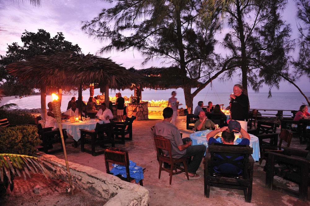 Restaurant Small Hope Bay Lodge