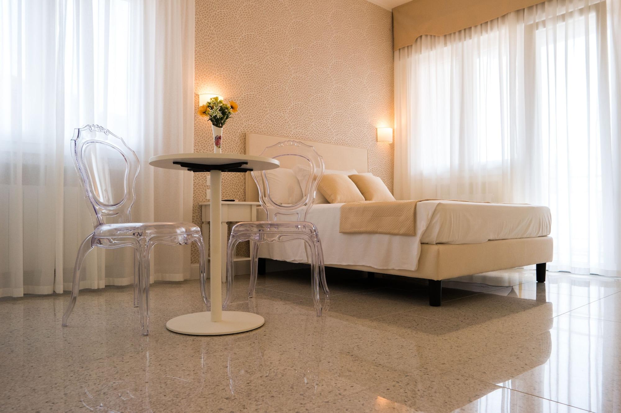 Varios Guest House Train Station