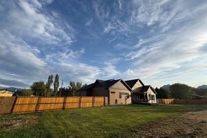 Alquiler Vacacional - New home, close to skiing, hunting, rodeos, hiking. Fenced yard, pet friendly.