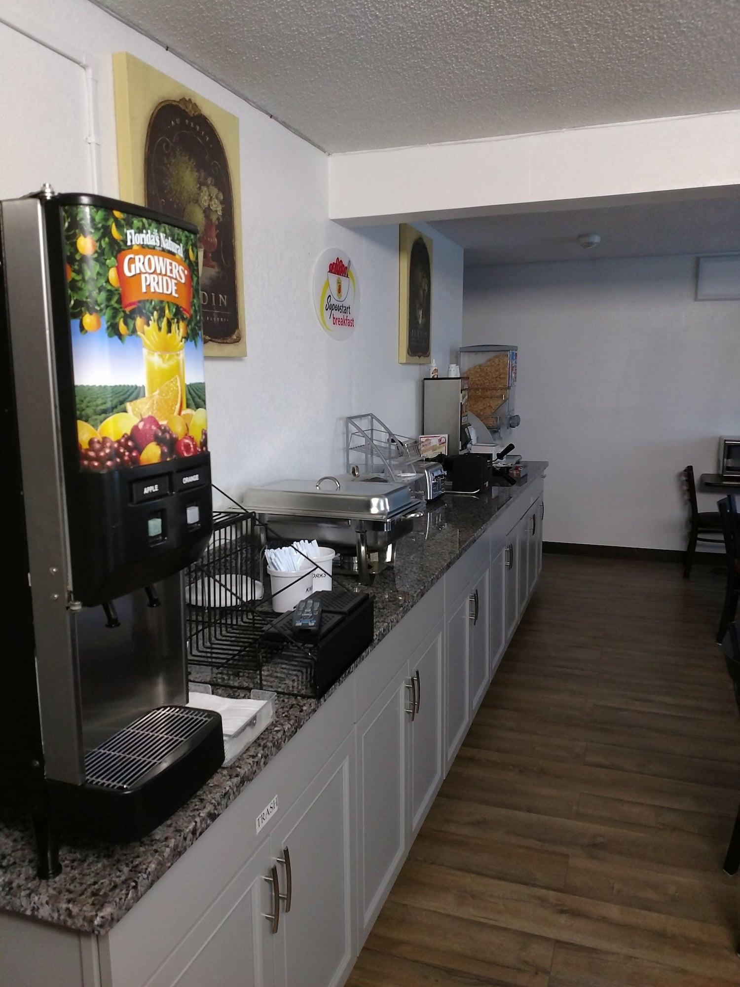 Restaurant Super 8 by Wyndham Montgomery Maybrook