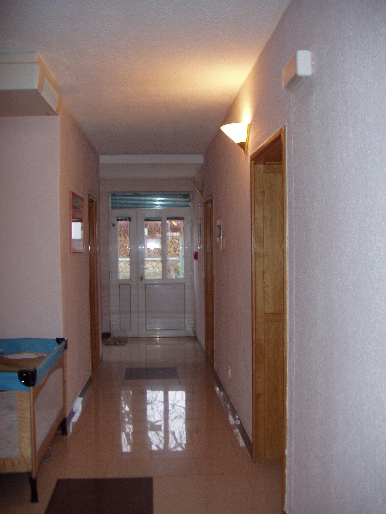 Vista Lobby Villa Toni