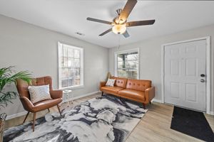 Alquiler Vacacional - Queen Loft .5 Mile Downtown - HS Internet 55 in TV