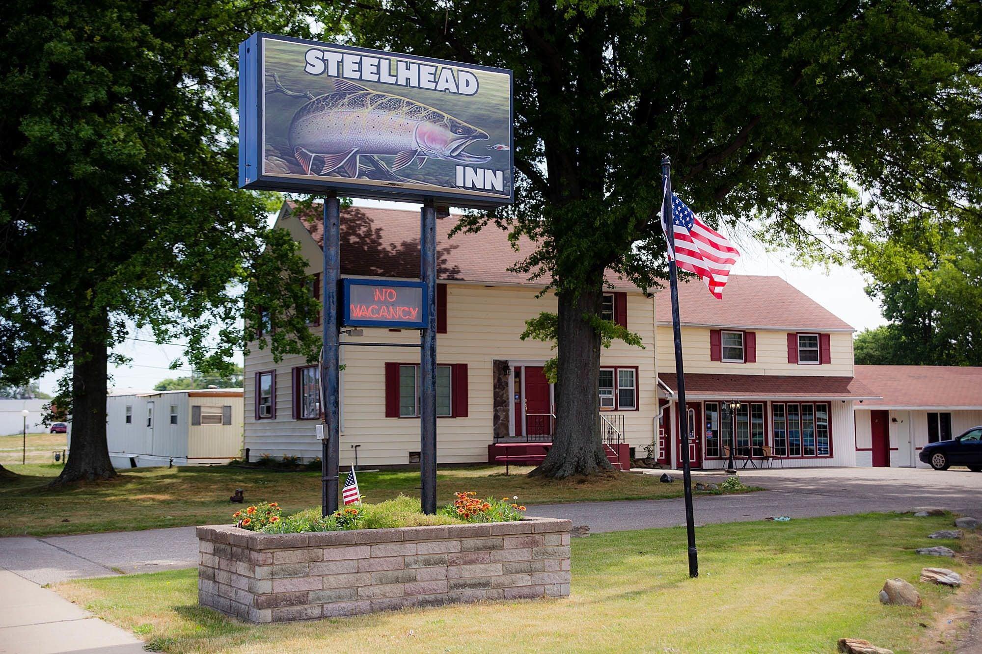 Vista Exterior Steelhead Inn