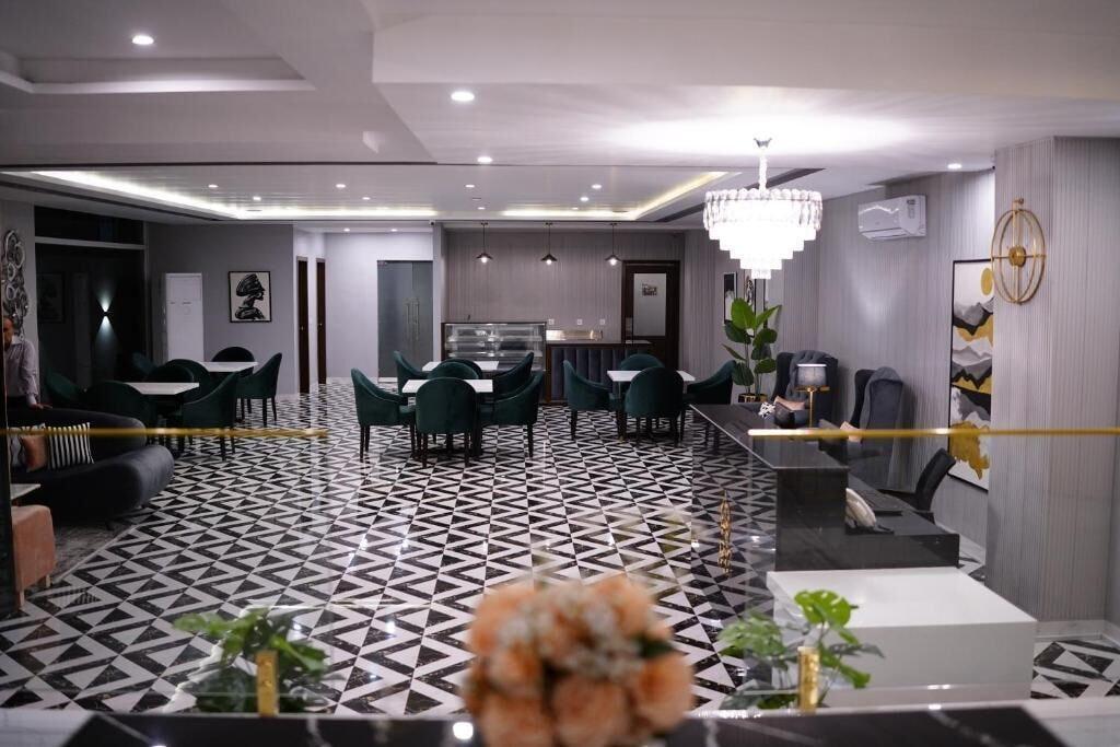 Restaurant Faletti's Grand MM Alam Road